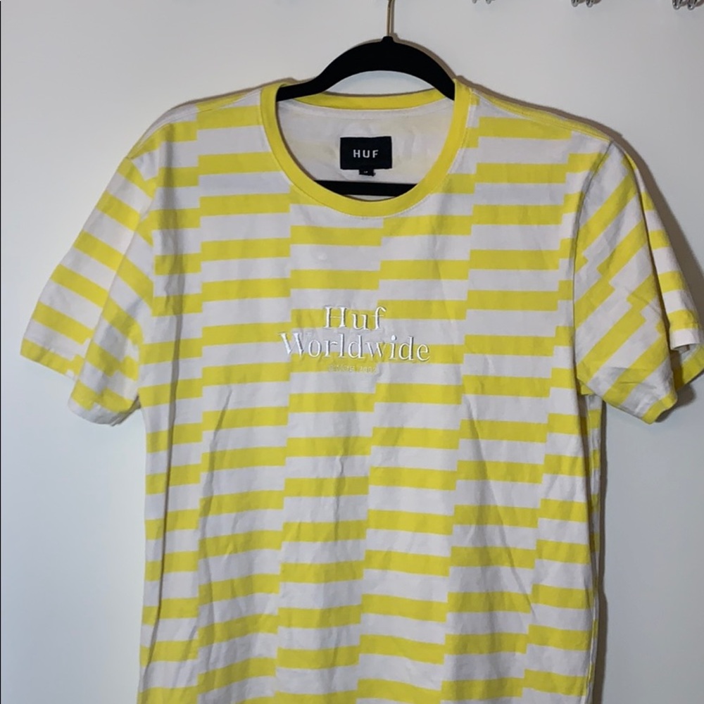 Huf distorted strip tee (yellow)